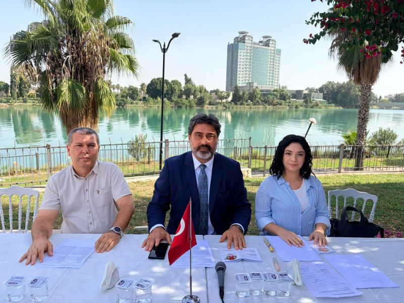 Divan Kurulu_ Hüseyin Arat, Reha Yereşen ve Esra Yıldız'dan oluştu.jpg